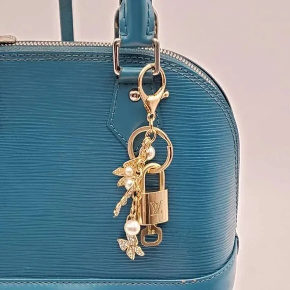 LV Gold Padlock Authentic 🔑 Luxury Bag Charm w/ Unbranded Butterfly Keychain - Picture 2 of 5